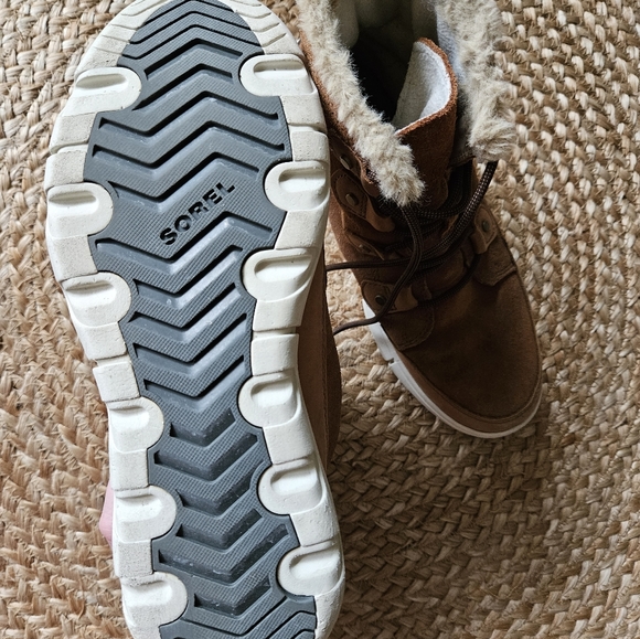 SOLD Women's Sorel Joan Explorer Boot - Picture 8 of 9